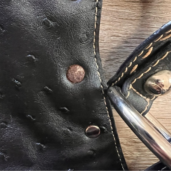 GUESS Y2K Ostrich-Embossed Leather Bag Metal Embellishments Vintage - Picture 6 of 13